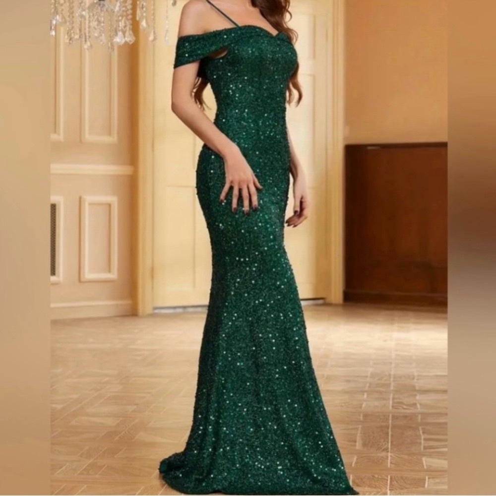 Elegant Green Sequin Floor Length Evening Gown